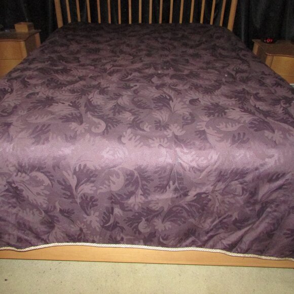 Eggplant Jacquard Roman Theme Reversible Duvet Cover - King - Picture 3 of 16